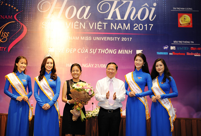 Trà thanh nhiệt Dr Thanh đồng hành cùng Hoa khôi Sinh viên 2017